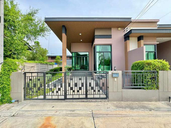 บ้านสไตล์โมเดิรน์ พานทอง
