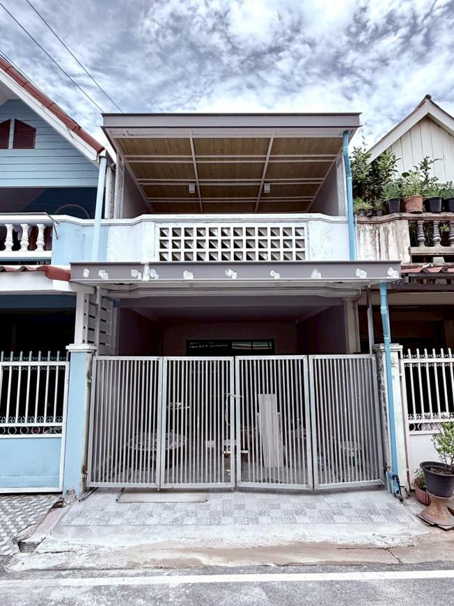 หมู่บ้านสุขประยูร. หน้าค่ายนวมินทร์เส้นถนนสุขุมวิท