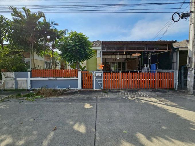 หมู่บ้านพฤกษ์ลดาการ์เด้น. ชลบุรี คลองตำหรุ