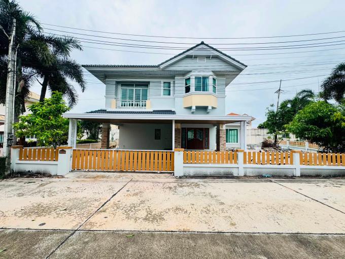 หมู่บ้านมณีรินทร์. ทำเลบางแสน